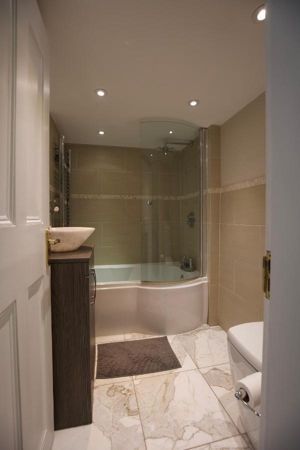 Large 2 Beds Flat Overlooking Clapham Common Park 런던 외부 사진