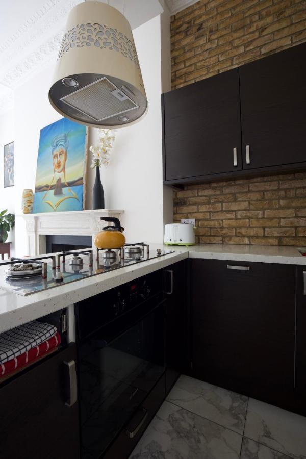 Large 2 Beds Flat Overlooking Clapham Common Park 런던 외부 사진